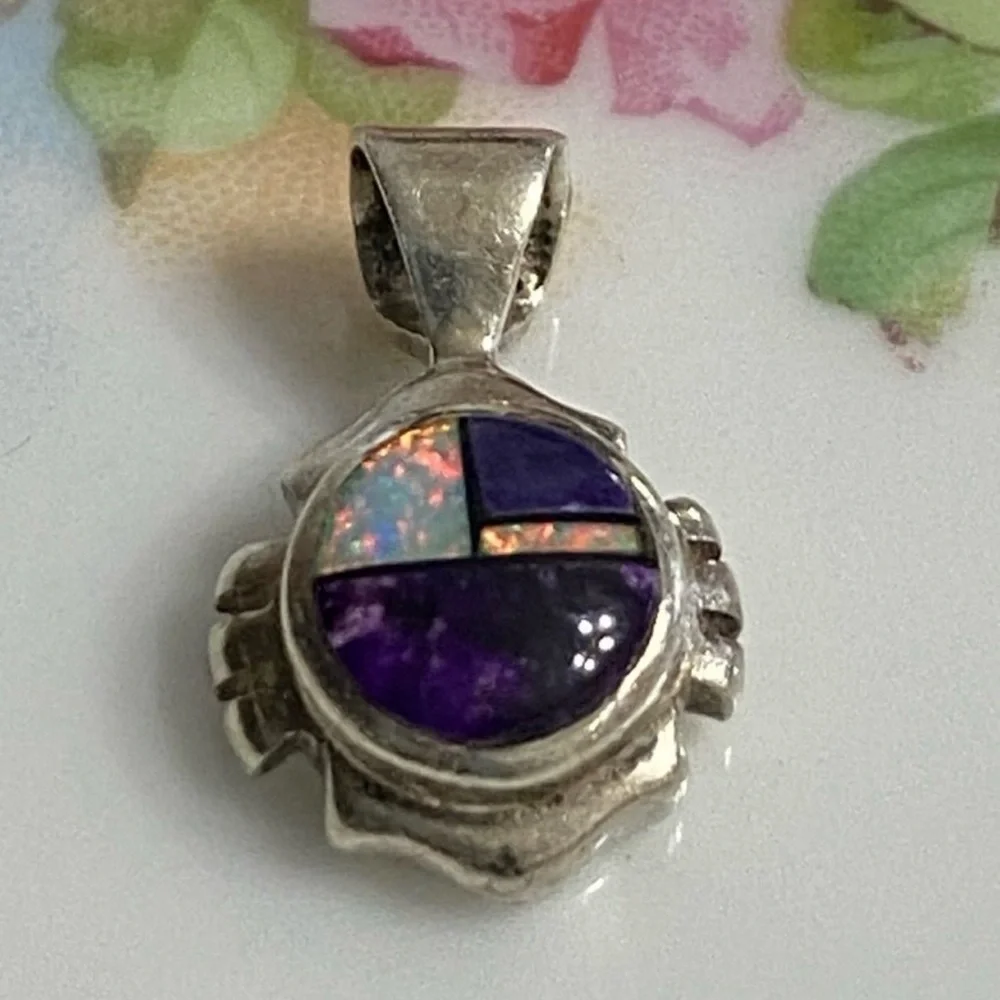 Vtg Navajo Artist Ervin Hoskie Signed Zuni Pendant - Picture 3 of 6